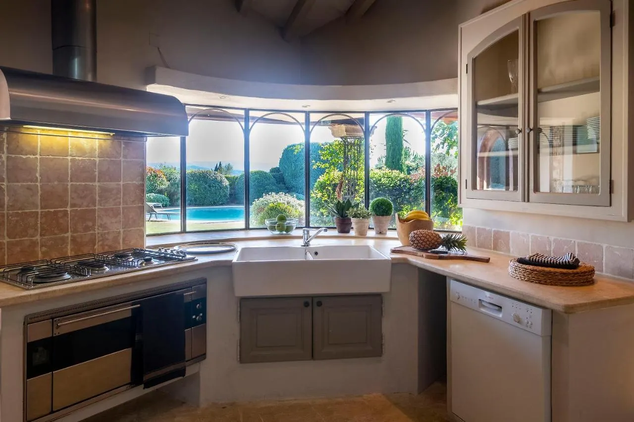 Vila Mas De Rosemarie Gordes 0*,